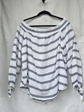 beachlunchlounge White Off-Shoulder Top with Navy Stripes
